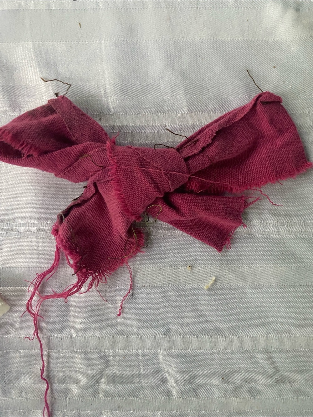 Raspberry Fabric Bow Hair Clip – Women’s Casual Bow Accent